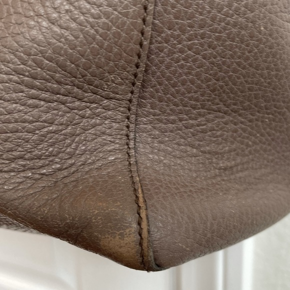 Gucci Medium Leather Swing Tote - Picture 14 of 16